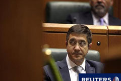 Patxi López plantea un acercamiento de los presos de ETA López en Vitoria el 26 de mayo de 2011