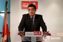 El socialista Patxi López presidirá el Congreso tras un pacto con C’s y PP López durante una rueda de prensa en Bilbao, el 23 de octubre de 2012