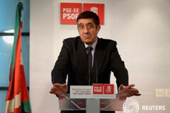Patxi López deja la secretaría general del PSE y convoca un congreso López durante una conferencia de prensa en Bilbao, el 23 de octubre de 2012