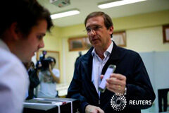 Coalición de Gobierno en Portugal gana elecciones, pero pierde mayoría Pedro Passos Coelho, primer ministro de Portugal en un centro de votación en Massama, 4 oct 4, 2015