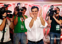 Sánchez celebra haber sido elegido secretario general en Madrid, el 13 de julio de 2014