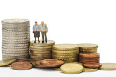 El desconocimiento de las normas puede salir muy caro Dos muñequitos sobre monedas de euro