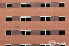 La reducción de la fiscalidadde los intereses percibidos por banqueros (un apunte sobre el tratamiento fiscalde los intereses procedentes de entidades vinculadas) Edificio en construcción