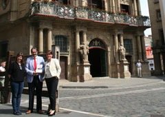 José Francisco Alenza, coordinador de la obra, junto a Amalia Iraburu, Directora de Contenidos de Thomson Reuters y Raquel Jiménez (izda.), editora.