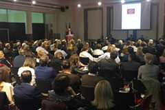 Se presenta ‘Cuando el Ayuntamiento hace la competencia’, obra de Pedro González Torroba Se presenta ‘Cuando el Ayuntamiento hace la competencia’, obra de José María Marín