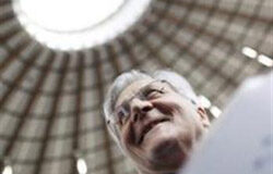 Nuevo record en los préstamos del BCE a la banca española En la imagen, Jean-Claude Trichet, presidente del Banco Central Europeo, en Fráncfort el 6 de agosto de 2010.