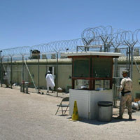 Nuevo revés judicial contra la política antiterrorista de Bush. Vista exterior de la prisión de Guantánamo