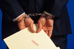 Confirmada la prisión permanente revisable a un hombre que arrojó a una niña de 17 meses por la ventana en Vitoria prisión