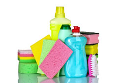 Varios productos de limpieza