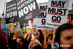 May advierte a los diputados que no apoyar su acuerdo de Brexit será una catástrofe Una protesta contra el Brexit en el centro de Londres el sábado 12 de enero., 2019. REUTERS