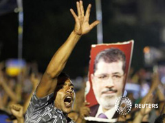 Un partidarios de los Hermanos Musulmanes durante una protesta a favor del derrocado Mohamed Mursi en El Cairo, el 4 de julio de 2013