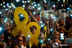 La Fiscalía pide 25 años de prisión para Junqueras por la causa independentista Una protesta a favor de la liberación de los miembros de ANC y Omnium Cultural y los políticos independentistas, Barcelona, España. 16 de octubre de 2018