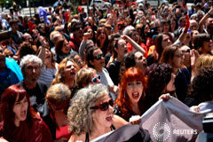 El tribunal justifica la libertad de «La Manada» en su pérdida de anonimato Una protesta tras la sentencia de nueve años de cárcel para los miembros de "La Manada" por abuso sexual, en Pamplona