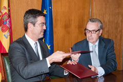 Empresas, autónomos y asociaciones pueden informar de obstáculos y barreras a la unidad de mercado Momento de la suscripción del protocolo