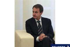 Un PSOE vapuleado sopesa la idoneidad de celebrar primarias El presidente del Gobierno, José Luis Rodríguez Zapatero, asiste a una reunión con el presidente del Barclays Bob Diamond en el Palacio de La Moncloa en Madrid el 24 de mayo de 2011.