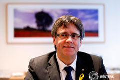 Puigdemont insiste en gobernar Cataluña desde Bruselas El expresidente catalán Carles Puigdemont durante una reunión de la coalición JxC en Bruselas, el 12 de enero de 2018