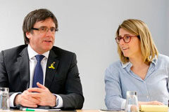El Gobierno fuerza con un nuevo recurso una investidura viable en Cataluña El expresidente Carles Puigdemont y la diputada de JXC Elsa Artadi en Berlín, el 5 de mayo de 2018