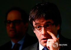 El nuevo presidente de la Generalitat, Quim Torra, (al fondo desenfocado) junto con su predecesor Carles Puigdemont en una rueda de prensa en Berlín el 15 de mayo de 2018 El nuevo presidente de la Generalitat, Quim Torra, (al fondo desenfocado) junto con su predecesor Carles Puigdemont en una rueda de prensa en Berlín el 15 de mayo de 2018