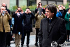 Puigdemont pide garantías para volver a Cataluña, dice no quiere eludir la justicia Imagen del presidente cesado de la Generalitat, Carles Puigdemont, a su llegada a una rueda de prensa an Bruselas, Bélgica, el 31 de octubre de 2017