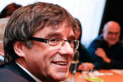 Los independentistas avanzan hacia un pacto para un gobierno simbólico en Cataluña Puigdemont en Bruselas el 5 de febrero de 2018