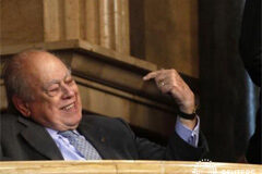 Los Pujol sopesan denunciar a dos bancos andorranos por vulnerar el secreto bancario Pujol renuncia a sus títulos honoríficos en CiU y a pensiones vitalicias