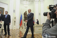 Putin insta a separatistas en Ucrania a posponer votación sobre secesión Putin insta a separatistas en Ucrania a posponer votación sobre secesión