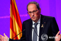 Quim Torra pide parar la violencia en las protestas El presidente de Cataluña, Quim Torra, durante una conferencia de prensa después de que el Tribunal Supremo de España condenara a prisión a nueve líderes separatistas catalanes, en la sede del Gobierno regional en Barcelona, el 15 de octubre de 2019