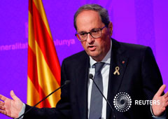 El presidente de Cataluña, Quim Torra, durante una conferencia de prensa después de que el Tribunal Supremo de España condenara a prisión a nueve líderes separatistas catalanes, en la sede del Gobierno regional en Barcelona, el 15 de octubre de 2019