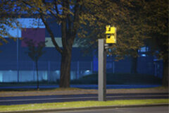 Un juzgado de Oviedo declara ilegales las multas por exceso de velocidad de los radares fijos colocados en la capital del Principado Un radar en una calle