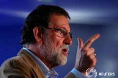 Rajoy subirá la previsión de crecimiento si se normaliza la situación en Cataluña El presidente del Gobierno español, Mariano Rajoy, durante un acto en Barcelona, el 12 de noviembre de 2017