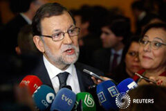 Rajoy dice a un falso presidente catalán que tiene «la agenda muy libre» Rajoy habla con periodistas en la feria Exceltur en Madrid, 19 de enero de 2016