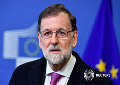 El presidente del Gobierno español, Mariano Rajoy, habla con la prensa en Bruselas, el 23 de febrero de 2018