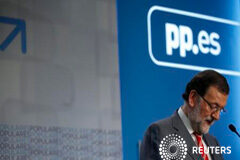 Un barón del PP pide a Rajoy que reflexione sobre ser candidato a las generales Rajoy el 25 de mayo de 2015 en rueda de prensa en Madrid