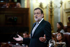Rajoy desdeña la candidatura «ficticia» e «improvisada» de Sánchez Rajoy durante su intervención en el debate de investidura en el Congreso de los Diputados, el 2 de marzo de 2016