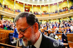 El PP promete una oposición firme y amenaza con enmiendas al Presupuesto Rajoy abandona el Congreso español tras prosperar una moción de censura en su contra el 1 de junio en Madrid