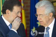 Rajoy no aclara si pedirá ayuda tras los comentarios del BCE Mariano Rajoy y Monti el 2 de agosto en Moncloa