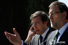 España y Portugal reiteran su compromiso reformista, pero miran a la UE El presidente del Gobierno español, Mariano Rajoy (I), junto al primer ministro portugués, Pedro Passos Coelho, el 13 de mayo de 2013 en Madrid