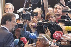 La zona euro acuerda un apoyo para los bonos de Italia y España Mariano Rajoy frente a periodistas