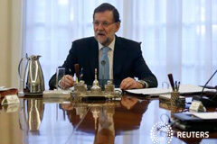 El Gobierno español recurre el plan independentista catalán por inconstitucional El presidente español Mariano Rajoy en la reunión del Consejo de Ministros, en el palacio de la Moncloa, Madrid, 11 de noviembre de 2015
