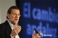Rajoy promete nuevas reformas estructurales en unas semanas Rajoy durante un mitin en Almería