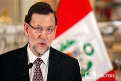 Rajoy no descarta recurrir al TC la declaración de soberanía catalana Rajoy durante un acto en Lima, donde está de viaje oficial, el 24 de enero de 2013