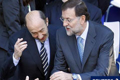 Pese a expectación, el debate Rajoy-Rubalcaba será poco decisivo Rajoy y Rubalcaba en el desfile con motivo de la Fiesta Nacional celebrado el 12 de octubre en Madrid