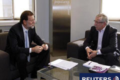 Rajoy urge a los sindicatos y la patronal a pactar ya la reforma Rajoy y el líder de Comisiones Obreras, Ignacio Fernández Toxo, en la sede del PP de Madrid
