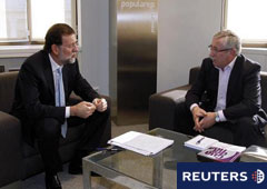 Rajoy y el líder de Comisiones Obreras, Ignacio Fernández Toxo, en la sede del PP de Madrid