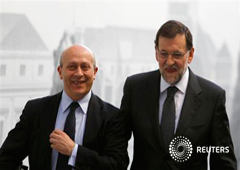 El ministro de Educación, José Ignacio Wert, junto al presidente del Gobierno, Mariano Rajoy, el 17 de abril de 2013 en Madrid