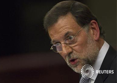 Rajoy gesticula durante el discurso del debate de su investidura en el Congreso de los Diputados en Madrid el 19 de diciembre de 2011
