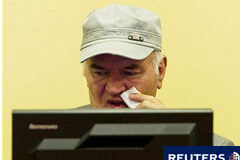 Un furioso Mladic es expulsado de la sala en La Haya Photo ir al articulo El ex jefe del ejército serbobosnio Ratko Mladic fue expulsado el lunes del tribunal de crímenes de guerra de la ONU en La Haya tras negarse a declararse culpable o inocente e interrumpir los intentos del juez de leer los cargos en s