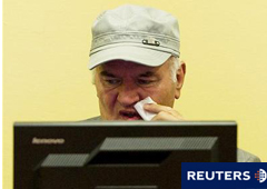 Photo ir al articulo El ex jefe del ejército serbobosnio Ratko Mladic fue expulsado el lunes del tribunal de crímenes de guerra de la ONU en La Haya tras negarse a declararse culpable o inocente e interrumpir los intentos del juez de leer los cargos en s