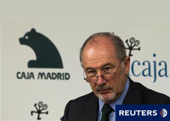 Rato asiste a la firma de la SIP con otras seis cajas, en Madrid el 15 de junio de 2010.