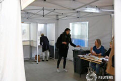 El euroescepticismo se impone en el referéndum en Holanda El Gobierno de Holanda dijo el miércoles que debe prestar atención al amplio triunfo del "No" en un referéndum no vinculante para la ratificación de un tratado de asociación entre la Unión Europea (UE) y Ucrania, pero aún debe definir un curso de acción.